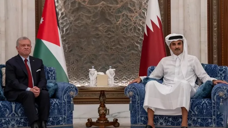 أمير قطر وملك الأردن يبحثان مستجدات الأوضاع في غـ ـزة وسوريا