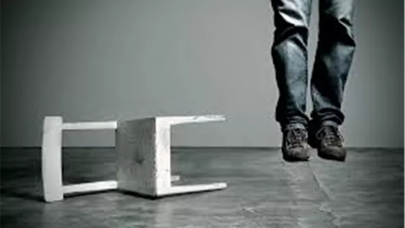 العثور على جثـ,ـة شاب بالغردقة.. شنـ.ـق نفسه في بيته