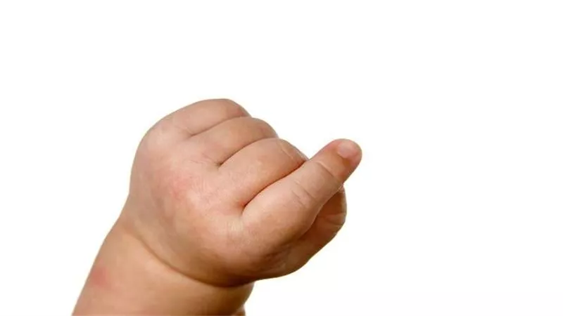 طفل حضانة التجمع.. تفاصيل صادمة لقـ.ـطع صباع صغير حضانة التجمع