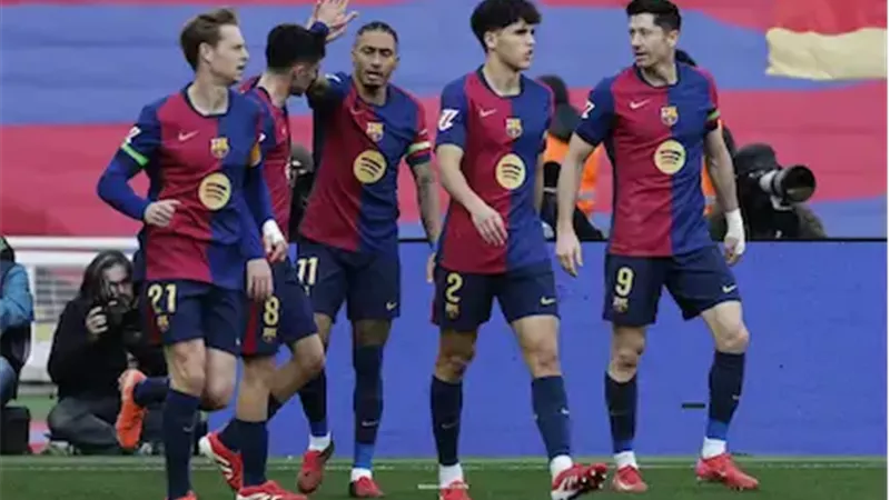 القنوات الناقلة لمباراة برشلونة وإشبيلية بالدوري الاسباني