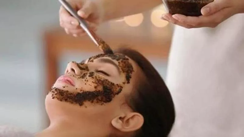 الدلكة لتقشير البشرة والجسم.. ما هي وما فوائدها السحرية؟