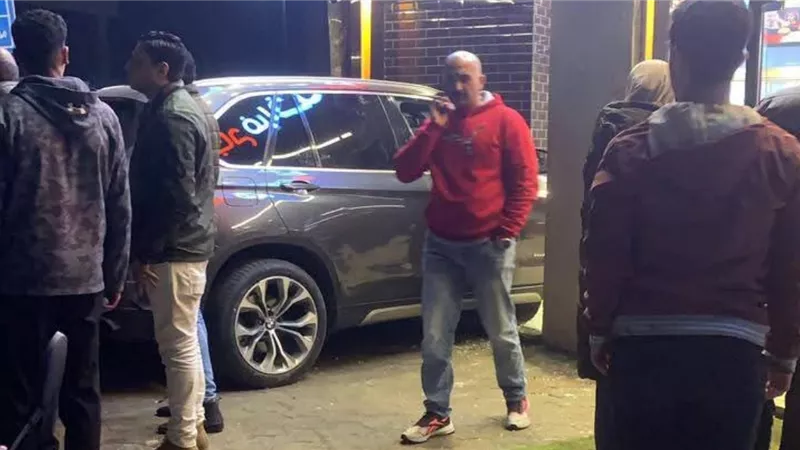 وفاة شخص في حادث تصادم سيارة ملاكي بمحل مأكولات بسبب غيبوبة سكر 