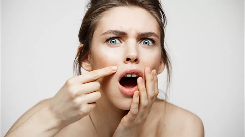 المسامات الواسعة.. أسبابها وأفضل 10 طرق لعلاجها نهائيًا