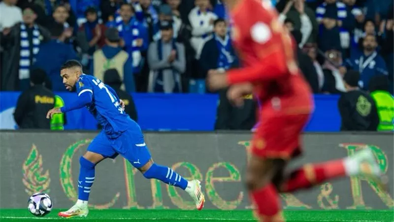 الهلال يتعثر أمام ضمك بتعادل مثير في الدوري السعودي