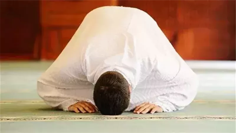 موعد أذان العشاء اليوم الأحد ومواقيت الصلاة في مختلف الأنحاء 
