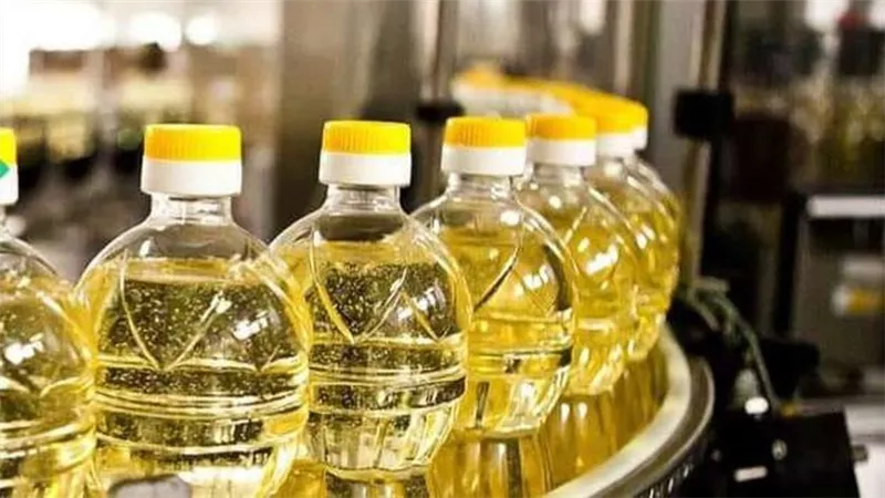 بعد شائعة نقصه بالأسواق.. استقرار أسعار الزيت التمويني في المجمعات الاستهلاكية