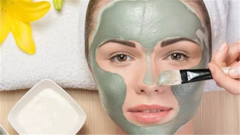 طرق طبيعية مختلفة للعناية بالبشرة في عيد الحب اليوم