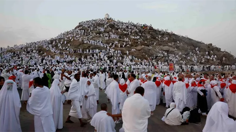 حكم الذهاب إلى الحج بتأشيرة عمل.. الإفتاء تقول كلمتها