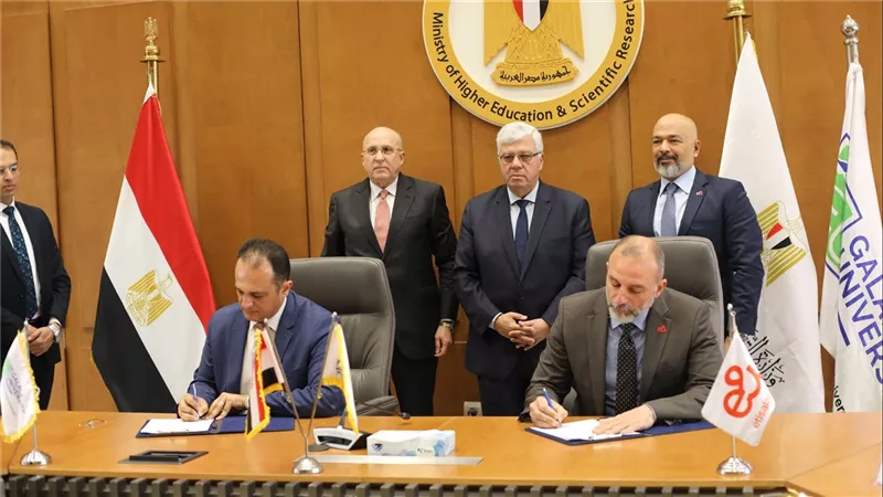 وزير التعليم العالي يشهد توقيع اتفاقية تعاون بين جامعة الجلالة وإي آند مصر