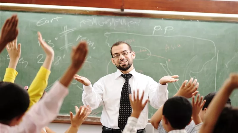فرص عمل للمدرسين في إحدى الدول العربية برواتب تصل إلى 40 ألف جنيه شهريًا