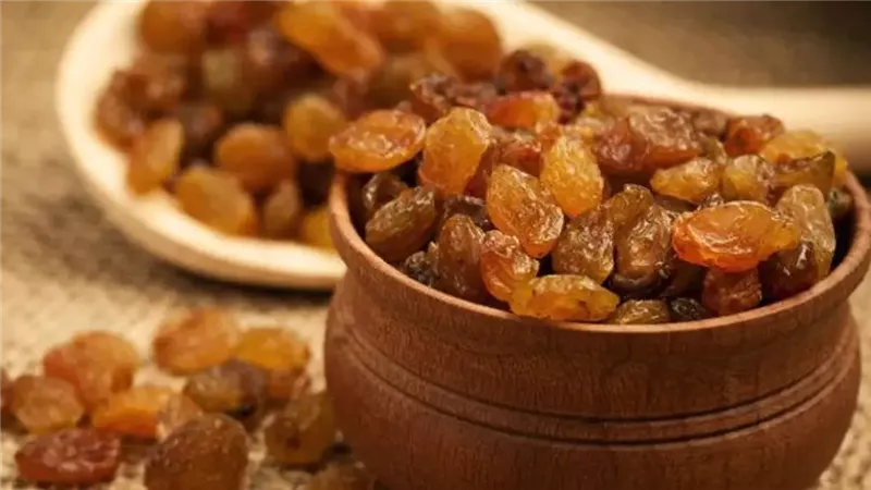 فوائد الزبيب لتعزيز المناعة.. كنز غذائي مهمل في رمضان 2025
