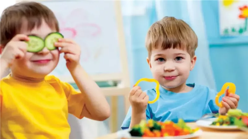 أطعمة ومشروبات لزيادة تركيز طفلك أثناء الدراسة.. «مش هينسى تاني»