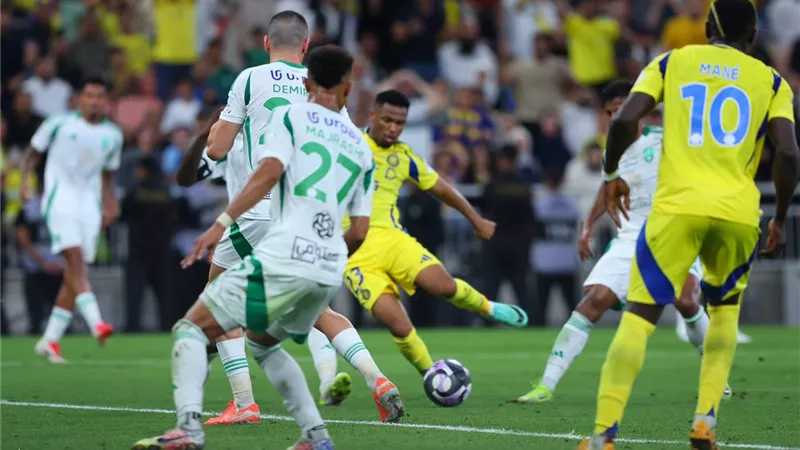 النصر يحسم القمة أمام الأهلي بثلاثية في الدوري السعودي