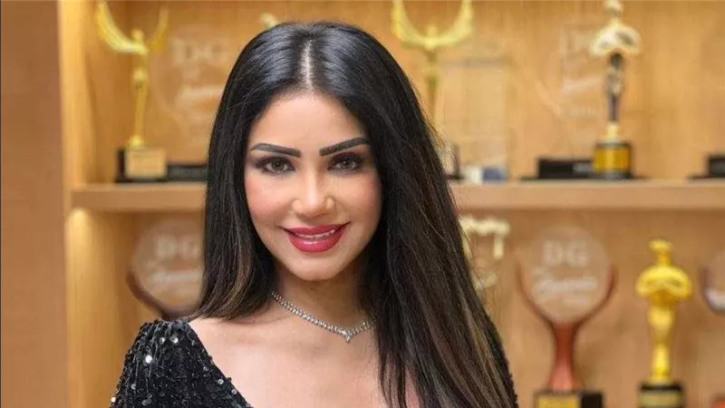 إيناس عز الدين تبدأ مغامرتها الرمضانية مع «هايدي ونوفل» على الراديو 9090 (صور)