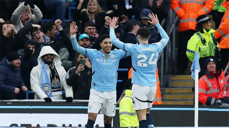 ترتيب الدوري الإنجليزي والهدافين بعد رباعية مانشستر سيتي وهاتريك عمر مرموش