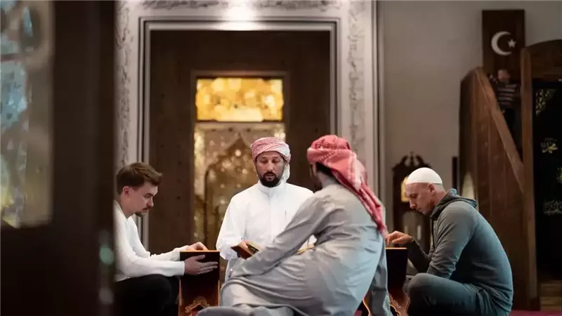 دعاء كفارة المجلس.. يحمي من الغيبة واللغو ردده كثيرًا