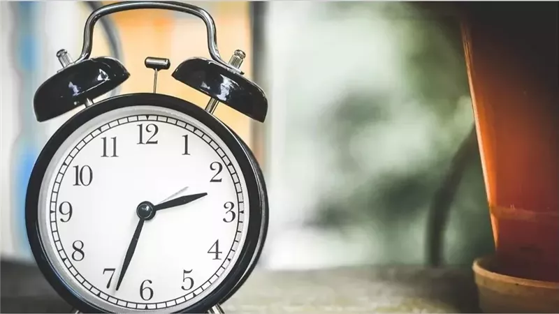 موعد تطبيق التوقيت الصيفي 2025.. متى ينتهي فصل الشتاء؟