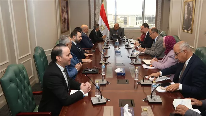 مشروعات الطاقة المتجددة.. كواليس مباحثات وزير الكهرباء وأكوا باور دعم وتعزيز التعاون