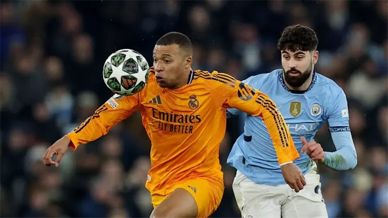 من هو معلق مباراة ريال مدريد ومانشستر سيتي بدوري الأبطال؟.. صوت مميز