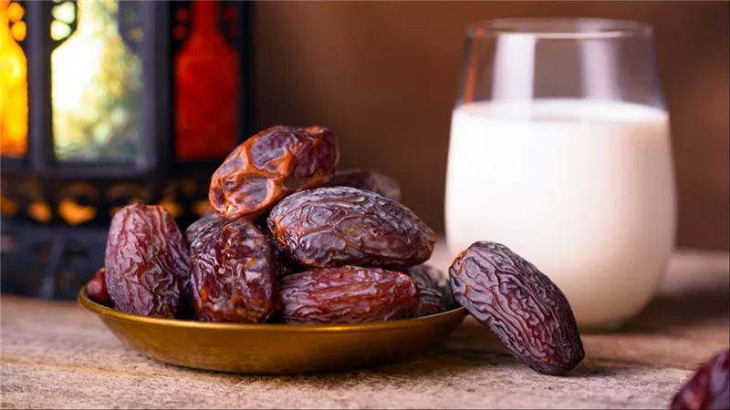 ماذا يفعل من أفطر في رمضان ولم يقضي الصيام ودخل عليه رمضان التالي؟.. الأزهر يُجيب