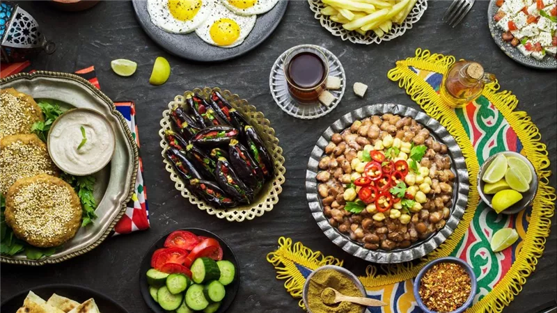 أطعمة تسبب العطش والتعب أثناء الصيام.. تجنبها في سحور رمضان!