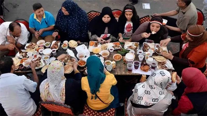 شروط وضوابط إقامة موائد الرحمن في القاهرة خلال رمضان 2025