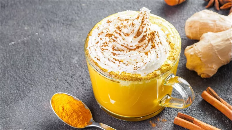فوائد مشروب الزنجبيل والكركم.. أبرزها تخفيف السعال وعلاج البرد