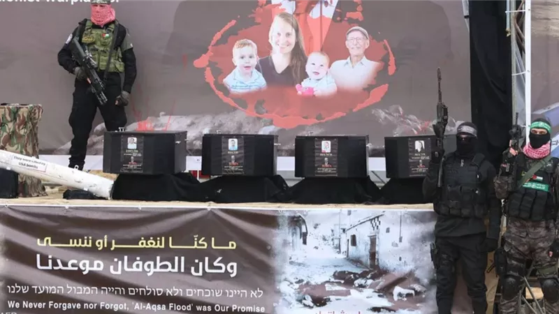 دانيال هاغاري يكشف تفاصيل مثيرة حول جـ ـثة الرهينة شيري بيباس