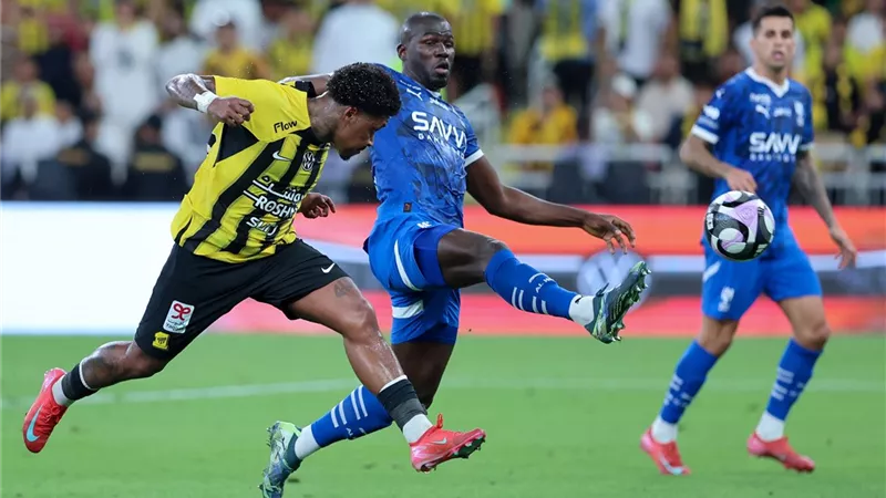 الاتحاد يكتسح الهلال برباعية في كلاسيكو الدوري السعودي