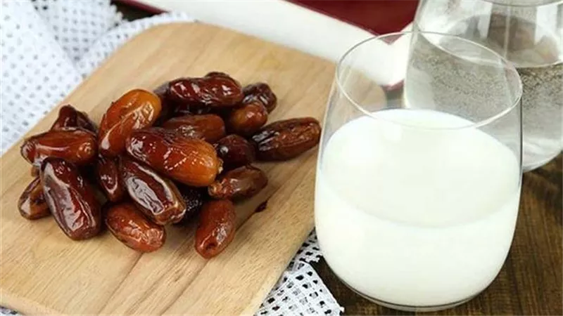 فوائد التمر باللبن على مائدة إفطار رمضان 2025.. إليك التفاصيل