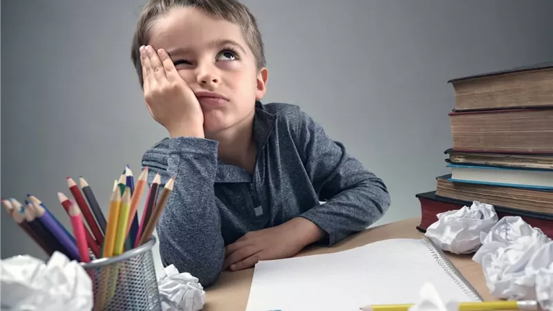 خبير تربوي يقدم حلول سريعة وفعّالة للمذاكرة في رمضان