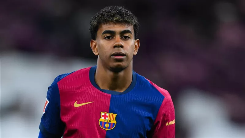 موقف لامين يامال من المشاركة بقمة برشلونة ضد أتلتيكو مدريد بكأس إسبانيا