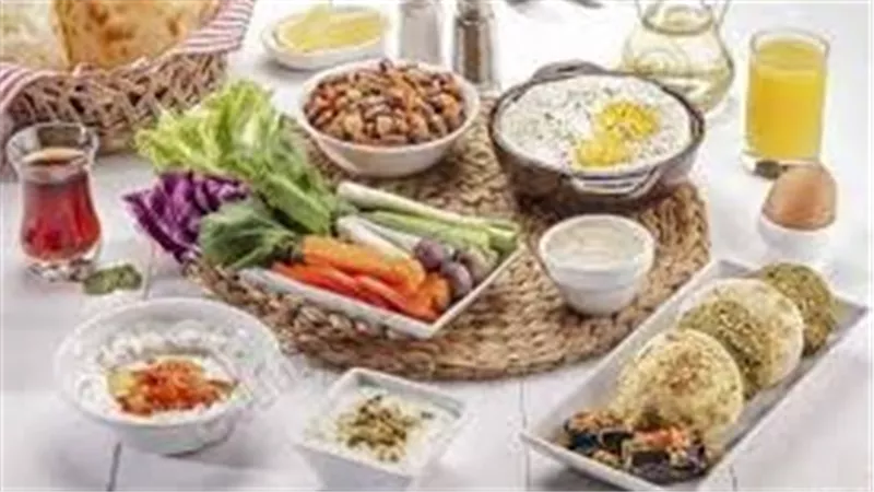 رمضان 2025.. أطعمة ومشروبات تمنح الترطيب طوال اليوم وتحمي من العطش