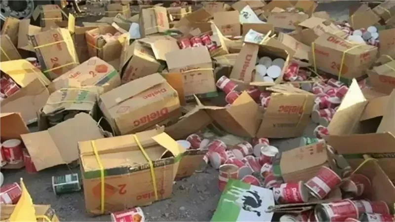ضبط مصنع غير مرخص بالمطرية يحتوي على 4 أطنان من المواد الغذائية مجهولة المصدر