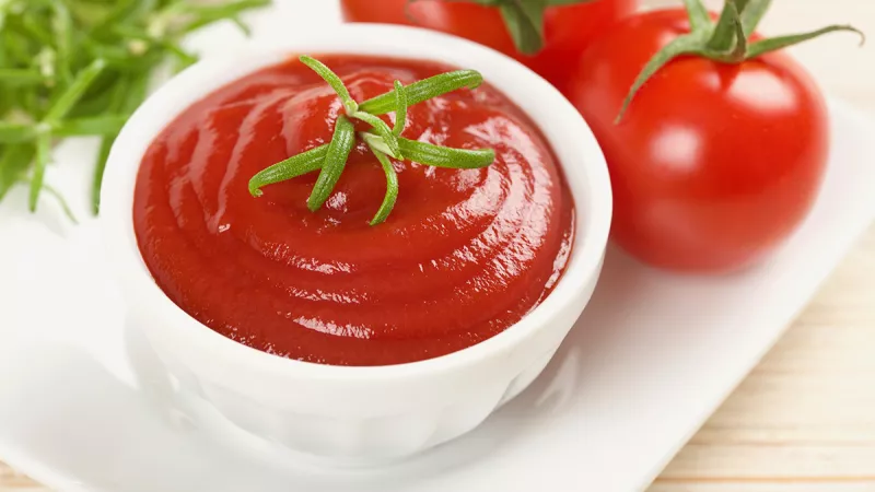 حضّري الكاتشب في منزلك بسهولة.. اكتشفِي سر المطاعم