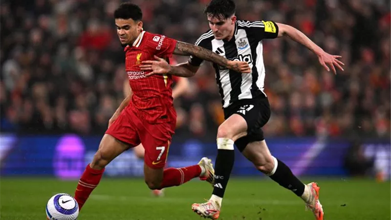 ليفربول يعزز صدارته في الدوري الإنجليزي بثنائية أمام نيوكاسل يونايتد
