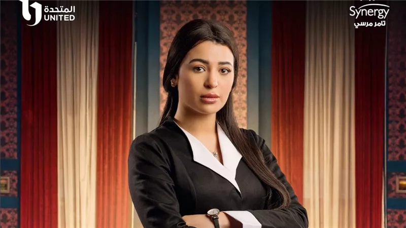 مسلسل في لحظة وبتول الحداد تقدم شخصية الموظفة الجاسوسة فى العمل 
