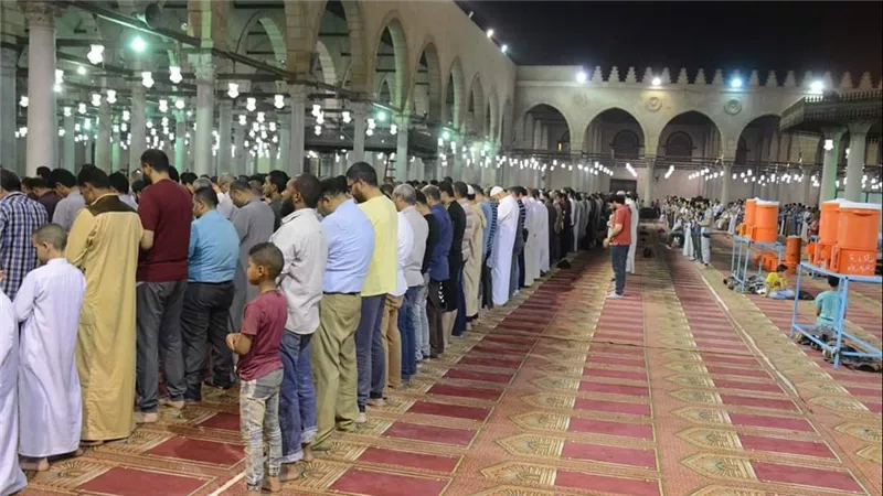 دعاء صلاة التراويح.. اللهم إني أسألك حُبَّ المساكينِ