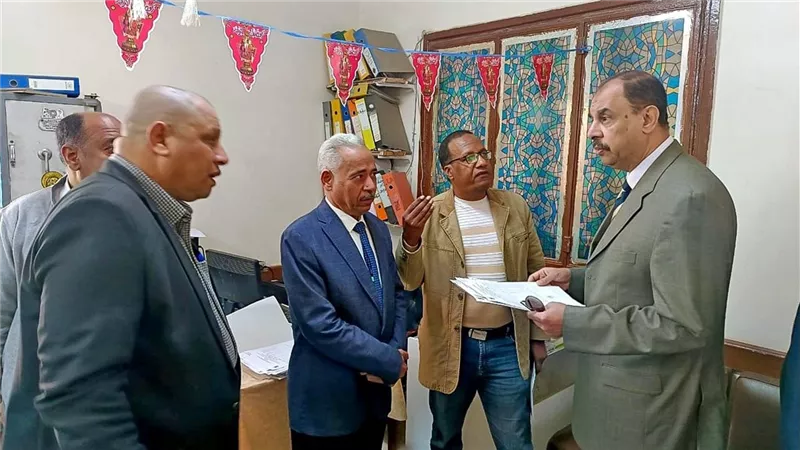 محافظ سوهاج يواصل جولاته الميدانية لمتابعة الانضباط والخدمات المقدمة للمواطنين