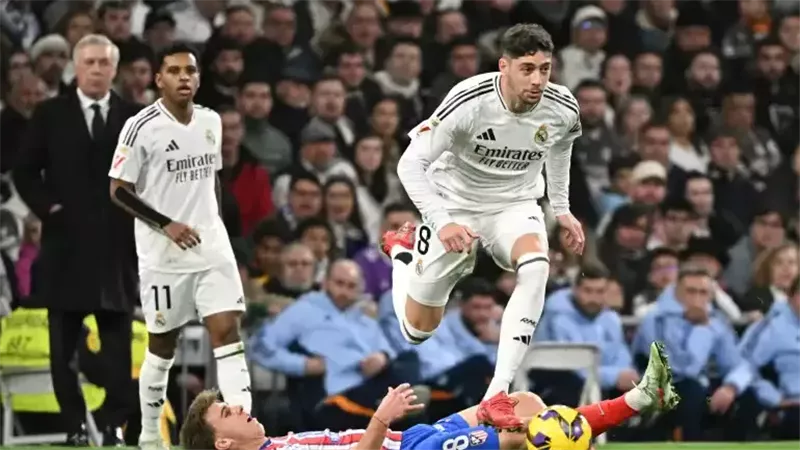 القنوات الناقلة لمباراة برشلونة ضد ريال مدريد في الدوري الإسباني والتشكيل المتوقع  