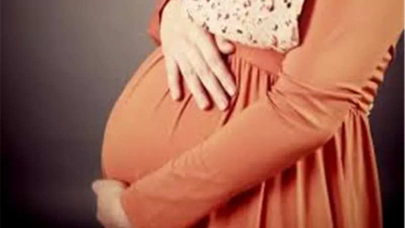 حكم كفارة إفطار الحامل في رمضان.. الإفتاء توضح حكم الشرع