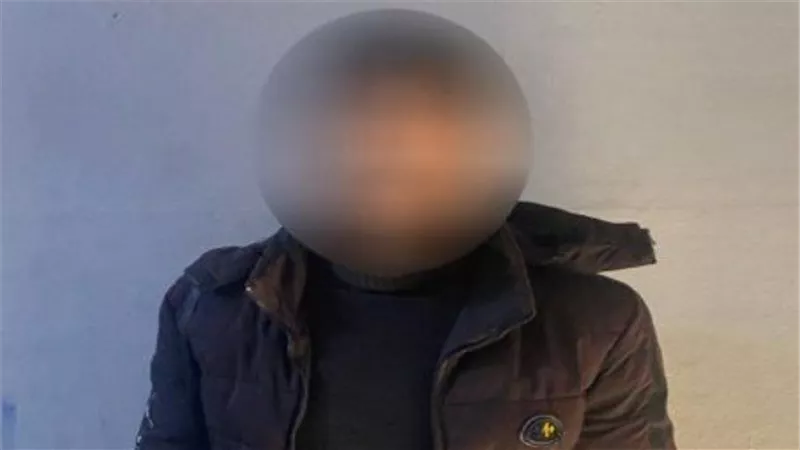 ضبط سائق تطبيق نقل ذكي احتجز سائحة وطالبها بأجرة إضافية