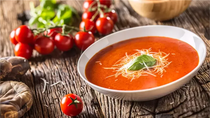 شوربة الطماطم.. وجبة مغذية مثالية لمائدة رمضان إليك فوائدها