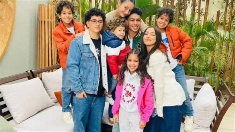 ملخص أحداث مسلسل كامل العدد 3 الحلقة العاشرة.. أزمة جواز السفر 
