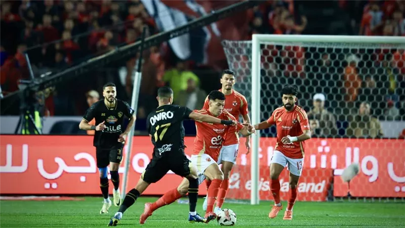 الأهلي يفاوض نجم جديد من الزمالك وبيراميدز يقترب من خطف نجم الأحمر(تفاصيل)