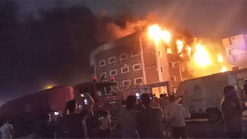 مصرع طفلين في حريق منزل بالبدرشين.. والحماية المدنية تسيطر على النيران
