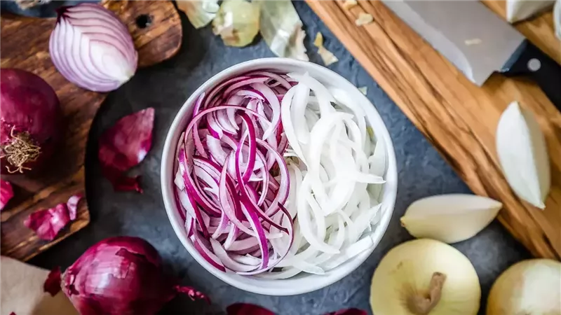 لماذا قد يكون البصل خيارًا غير مثالي للسحور؟ اكتشف الأسباب!