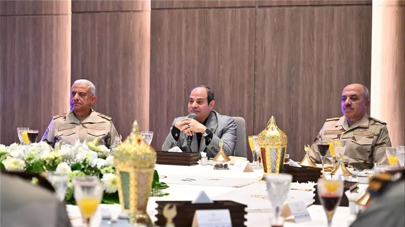 الرئيس السيسي يبعث برسائل طمأنة وسط التحديات.. من الأكاديمية العسكرية