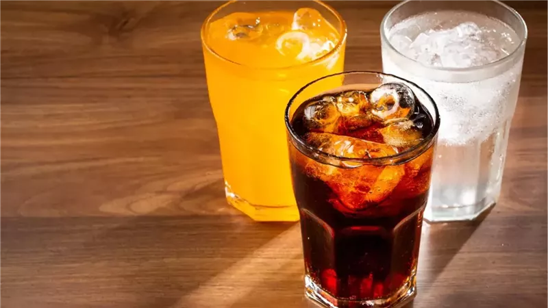 احذر من المشروبات الغازية.. 7 أضرار خطيرة تهدد صحتك بشكل مفاجئ