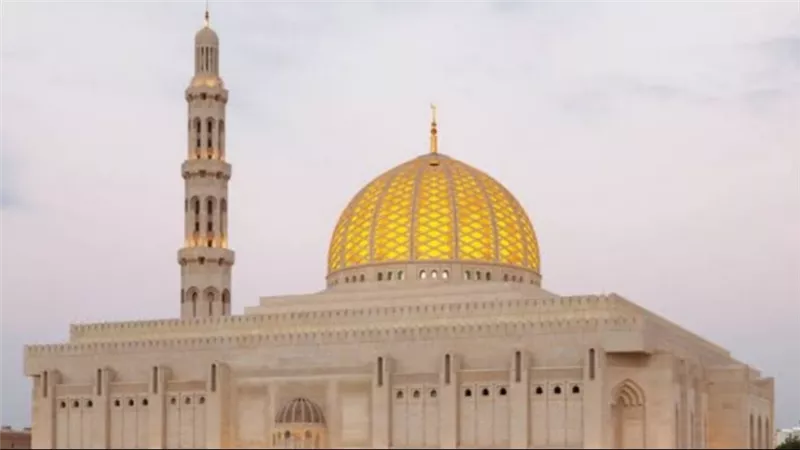 موعد أذان العشاء وصلاة التراويح اليوم الجمعة 14 رمضان 2025 في محافظات مصر
